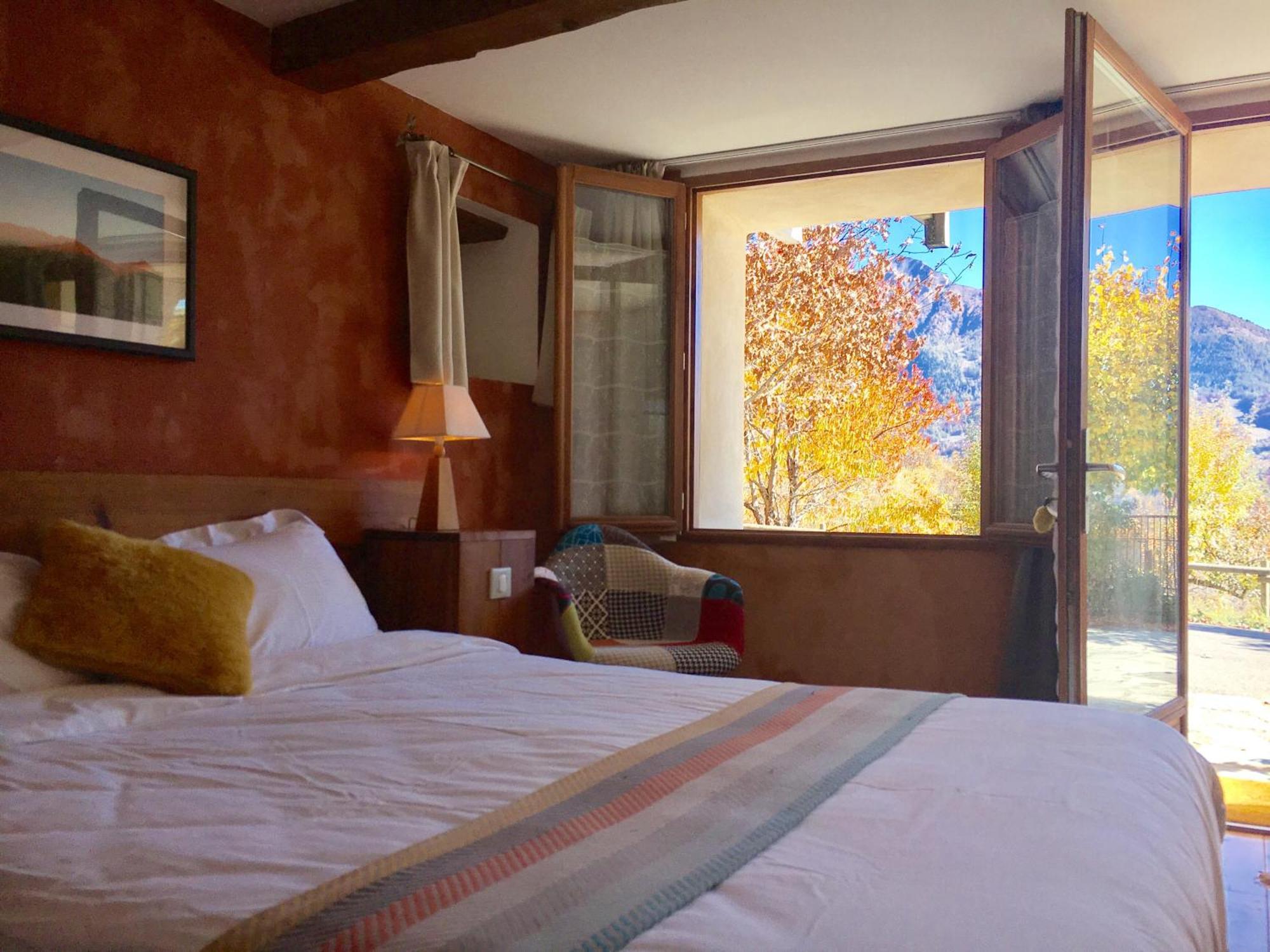 Chambre D'Hotes La Grange Des Ecrins Chabottes Rom bilde